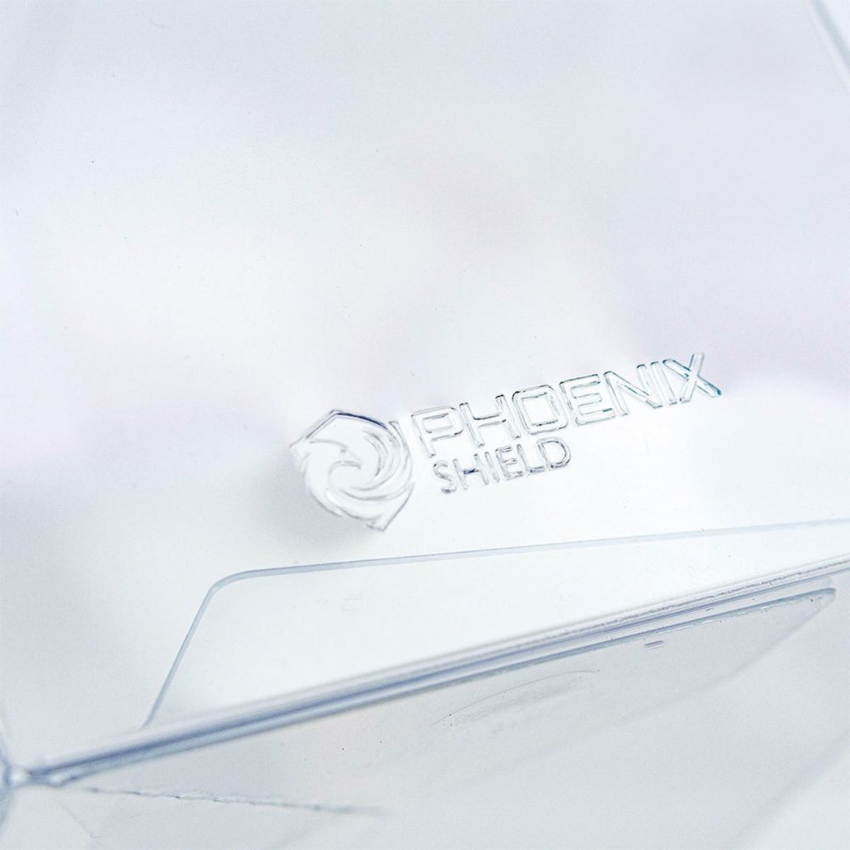 Gravure du logo Phoenix Shield sur la Crystal Box transparente